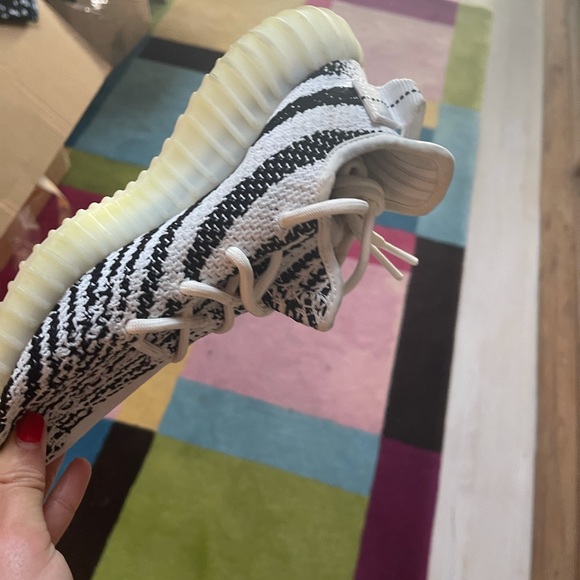 Yeez - Picture 2 of 3